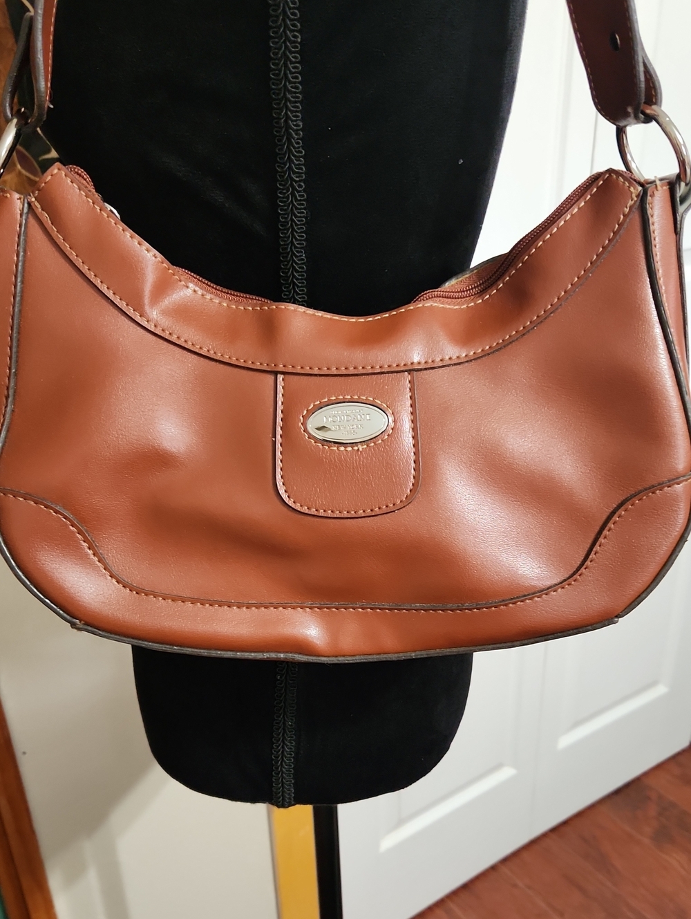 Mondani Chestnut Brown Leather Shoulder Bag